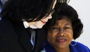Mãe de Michael Jackson está à beira da morte, diz site