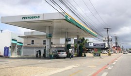 Consumidor ainda não sente queda de preço da gasolina nos postos de Maceió