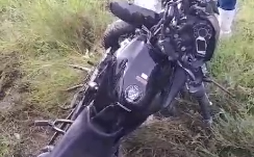 Motociclista morre em colisão contra poste na AL-115