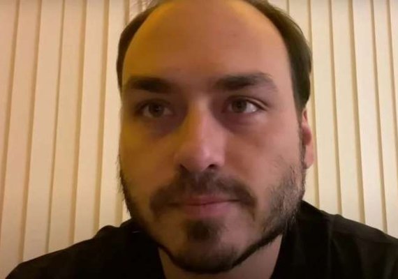 Instagram sinaliza fake news em post de Carlos Bolsonaro sobre Lula