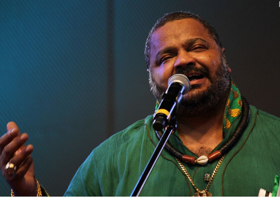 Cantor Arlindo Cruz passa mal e volta a ser internado no Rio