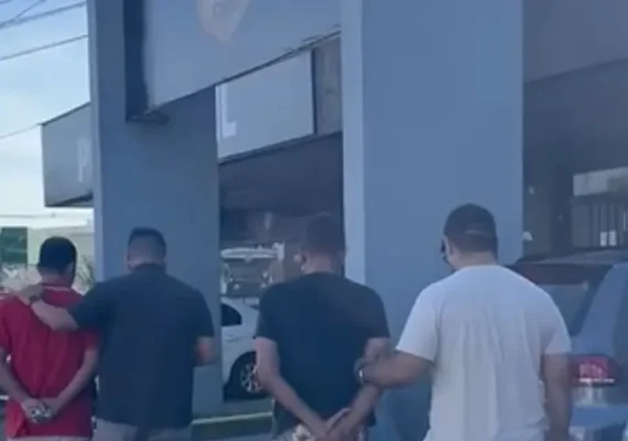 Polícia Civil prende dois homens por furto e receptação de celulares em Maceió