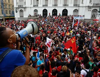 Estudantes fazem ato no Rio de Janeiro em defesa de voto em Lula