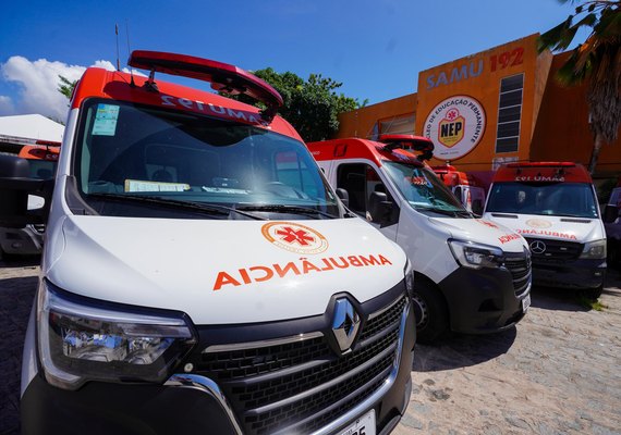 Samu salva passageiro de colisão contra poste em Porto Calvo