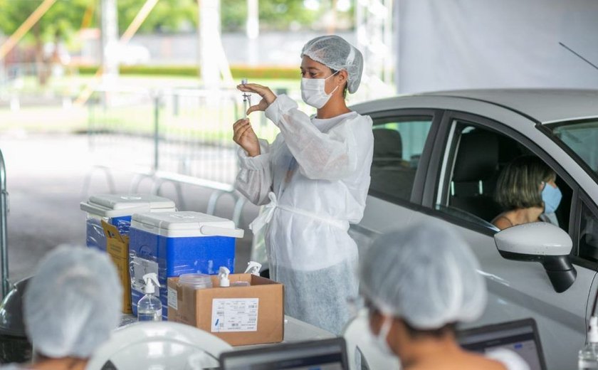 Recorde: Maceió vacina mais de 11 mil pessoas em único dia