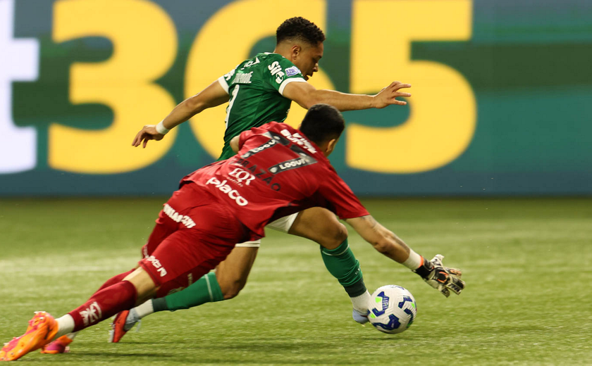 Vitor Roque decide e Palmeiras vence clássico com Santos no Brasileiro