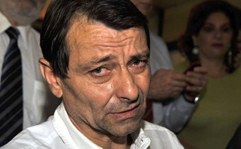 Cesare Battisti ficará em isolamento por um ano em prisão na Sardenha