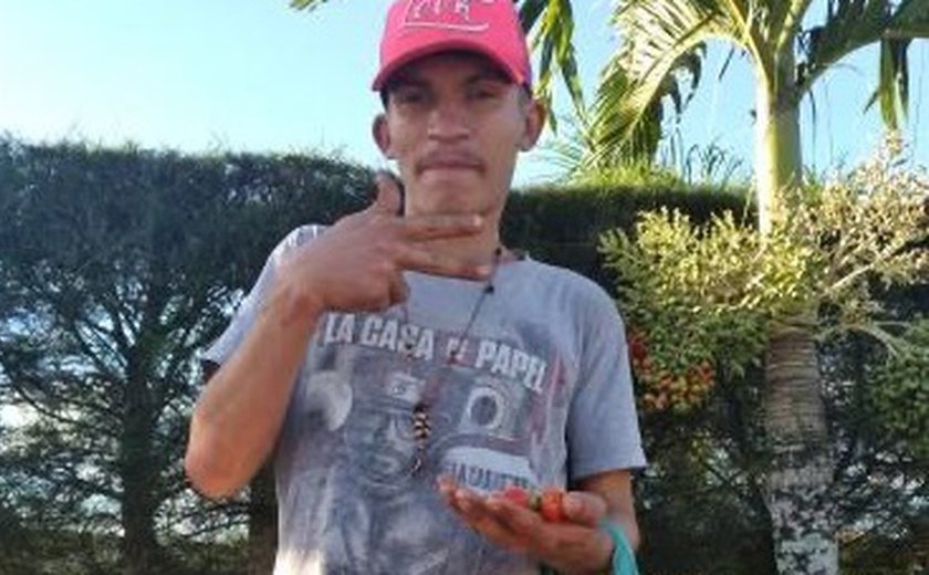 Família busca por jovem desaparecido há dois meses