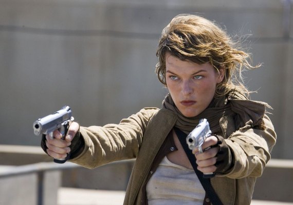 Milla Jovovich é a única esperança da humanidade em 'Resident Evil 6'