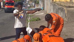 Duas pessoas ficam feridas após serem atropeladas por uma motocicleta