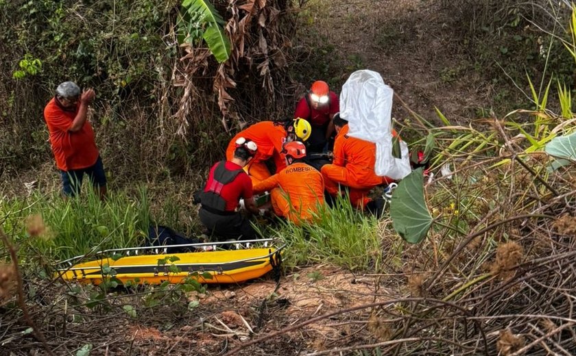 Motociclista é resgatado após queda de 8 metros em ribanceira no interior de Alagoas