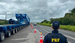 PRF realiza escolta do segundo transformador gigante em direção a Paraíba
