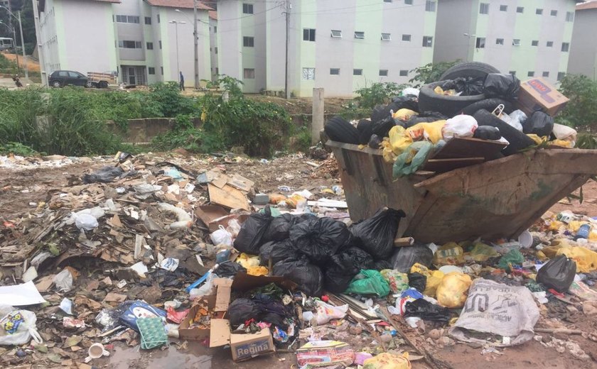 Coleta irregular causa acúmulo de lixo no entorno do Riacho Salgadinho
