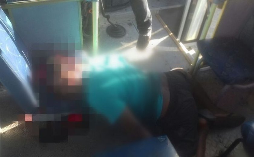 Homem é executado a tiros dentro de micro-ônibus na cidade de Pilar