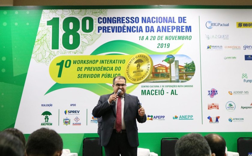Secretário da Fazenda palestra sobre situação previdenciária de Alagoas