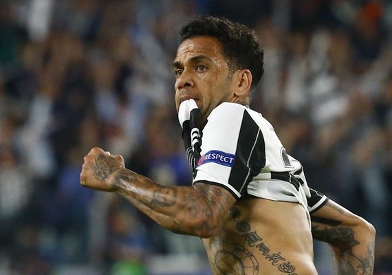 Site diz que Daniel Alves vai rescindir com a Juventus para seguir ao City