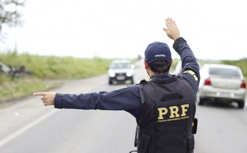 PRF prende homem com carteira de habilitação falsa no interior de Alagoas