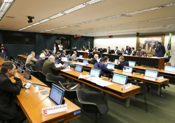 Debate sobre denúncia contra Temer é encerrado e relator é próximo a falar