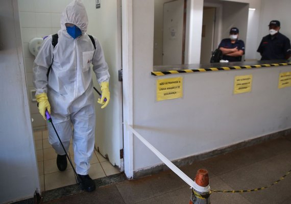 Brasil tem 38,6 mil casos de coronavírus e 2,4 mil mortes registradas por Covid-19