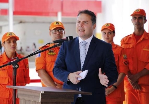 Em troca de comando, Renan Filho destaca investimentos no Corpo de Bombeiros