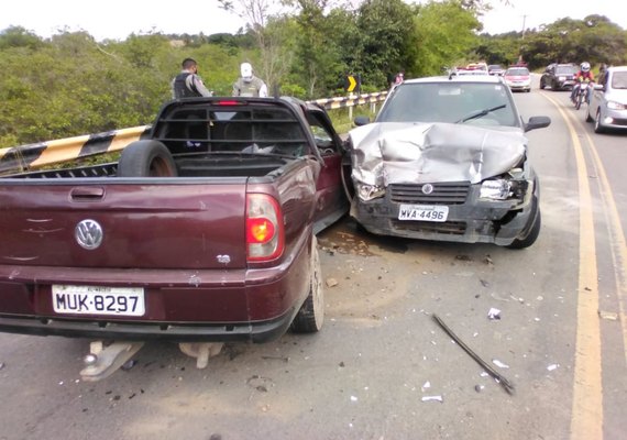 Acidente com três veículos na AL-101 Norte deixa condutores com escoriações leves