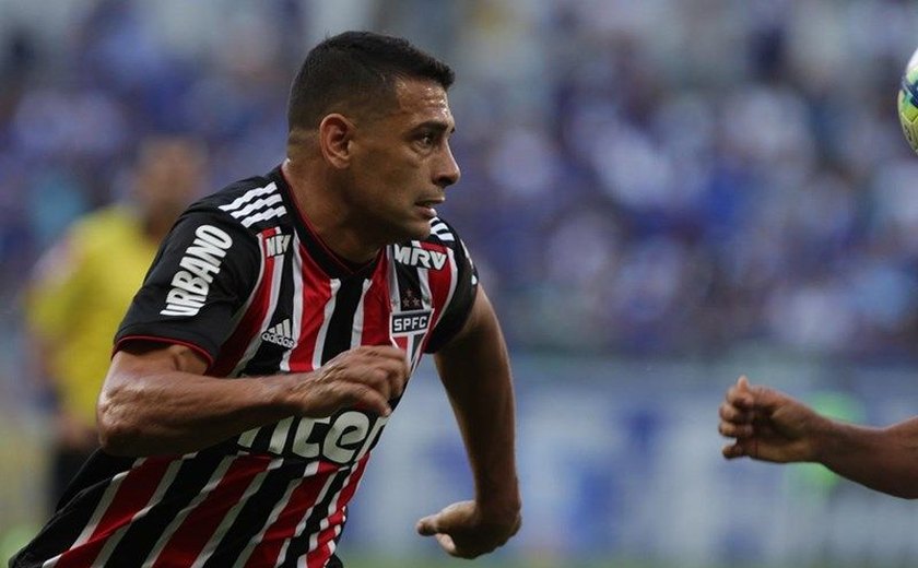 Diego Souza marca novamente e elogia estreia de garoto Luan como titular