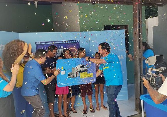 Emoção: em AL, motorista de ônibus recebe prêmio de R$ 50 mil da Equatorial Alagoas