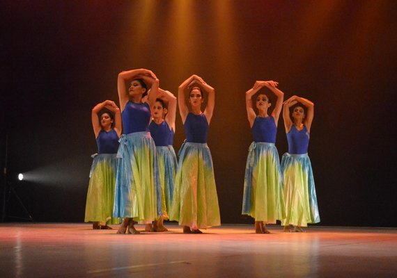 Grupo de Dança Noemi Loureiro e Cia Nêga Fulô estreiam espetáculo 'Para Minha Mãe'