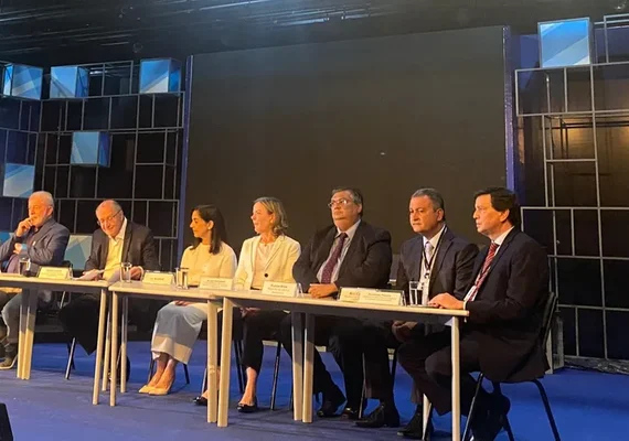 Mercadante diz que a transição preparou 23 páginas de 'revogaço' de atos de Bolsonaro