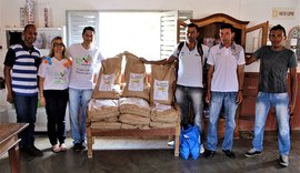 Agricultores recebem sementes crioulas para plantio e criação de banco de grãos