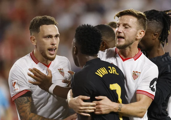 Sevilla expulsa torcedor que cometeu atos racistas em jogo contra Real