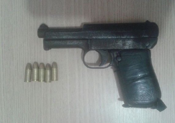 Jovem é preso portando pistola em Maceió