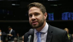 Pedro Vilela agradece inclusão de trabalhadores da Educação na prioridade de vacinação