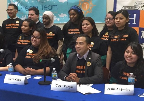 Advogado mexicano ajuda imigrantes em desafio a Donald Trump