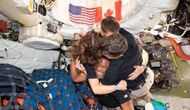 Astronautas da Artemis II estão felizes, saudáveis e prontos para voltar para casa