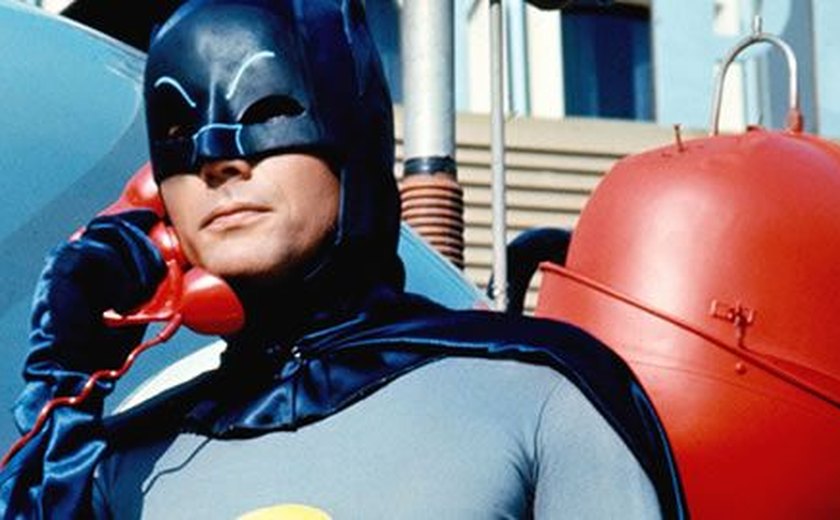Morre Adam West, o Batman da série de TV, aos 88 anos