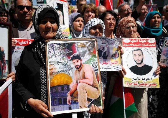 Mais de mil palestinos que foram detidos por Israel iniciam greve de fome