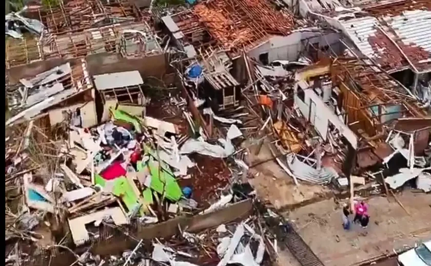 Tornado destrói 90% de cidade no Paraná e causa seis mortes