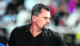 CRB vive crise e troca o treinador