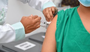 Sesau alerta sobre importância de completar esquema vacinal contra Covid-19 para evitar aumento de casos