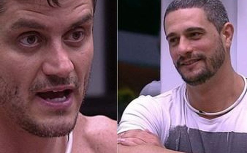 'BBB17': Marcos insinua que Daniel não gosta de mulheres e causa polêmica