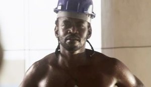 Vem aí! Após prisão, Roberval vira pedreiro e reconquista Cacau