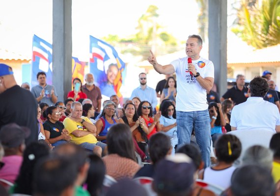 Renan Filho apresenta propostas e recebe apoio de 33 mil pescadores e marisqueiras