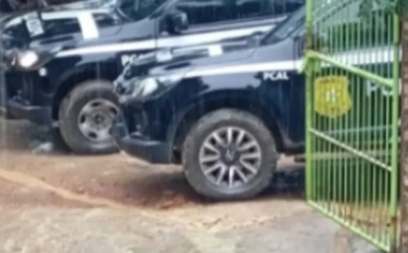 Operação policial cumpre mandados em Alagoas e Pernambuco e apreende celulares