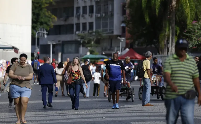 Crescimento populacional caiu para 0,37% em 2026, estima IBGE