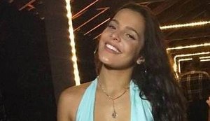 Ex-BBB Emilly é fotografada com barra da calça suja em evento e vira piada na web