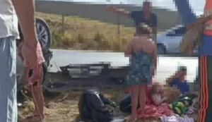Motorista capota veículo em trecho da BR-101, em Jundiá