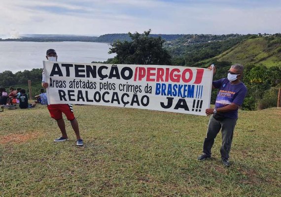 Vítimas da Braskem fazem protesto em pontos turísticos