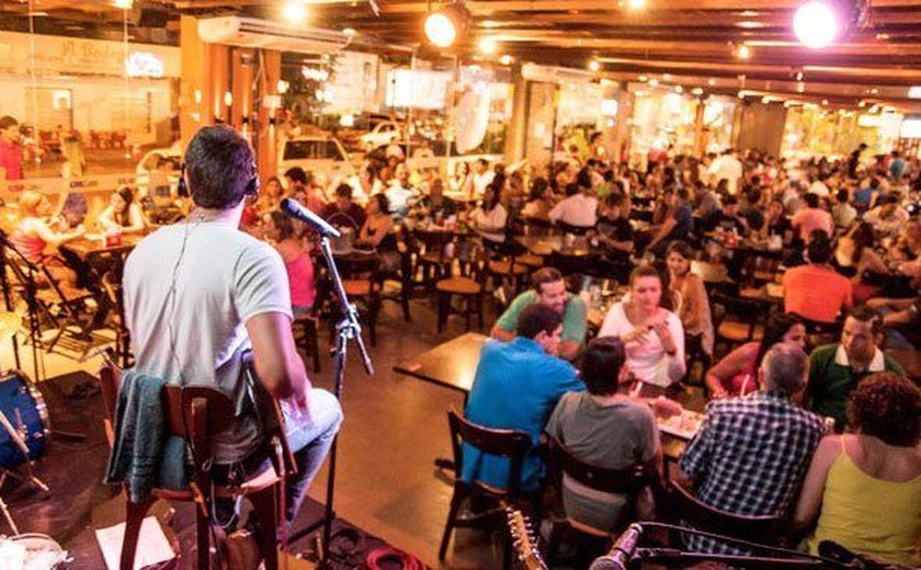 Decreto libera horário de bares e restaurantes e aumenta público de 50% em jogos