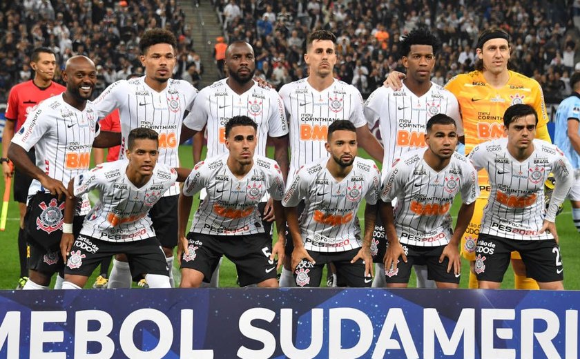 Corinthians vence Wanderers e abre boa vantagem na Sul-Americana